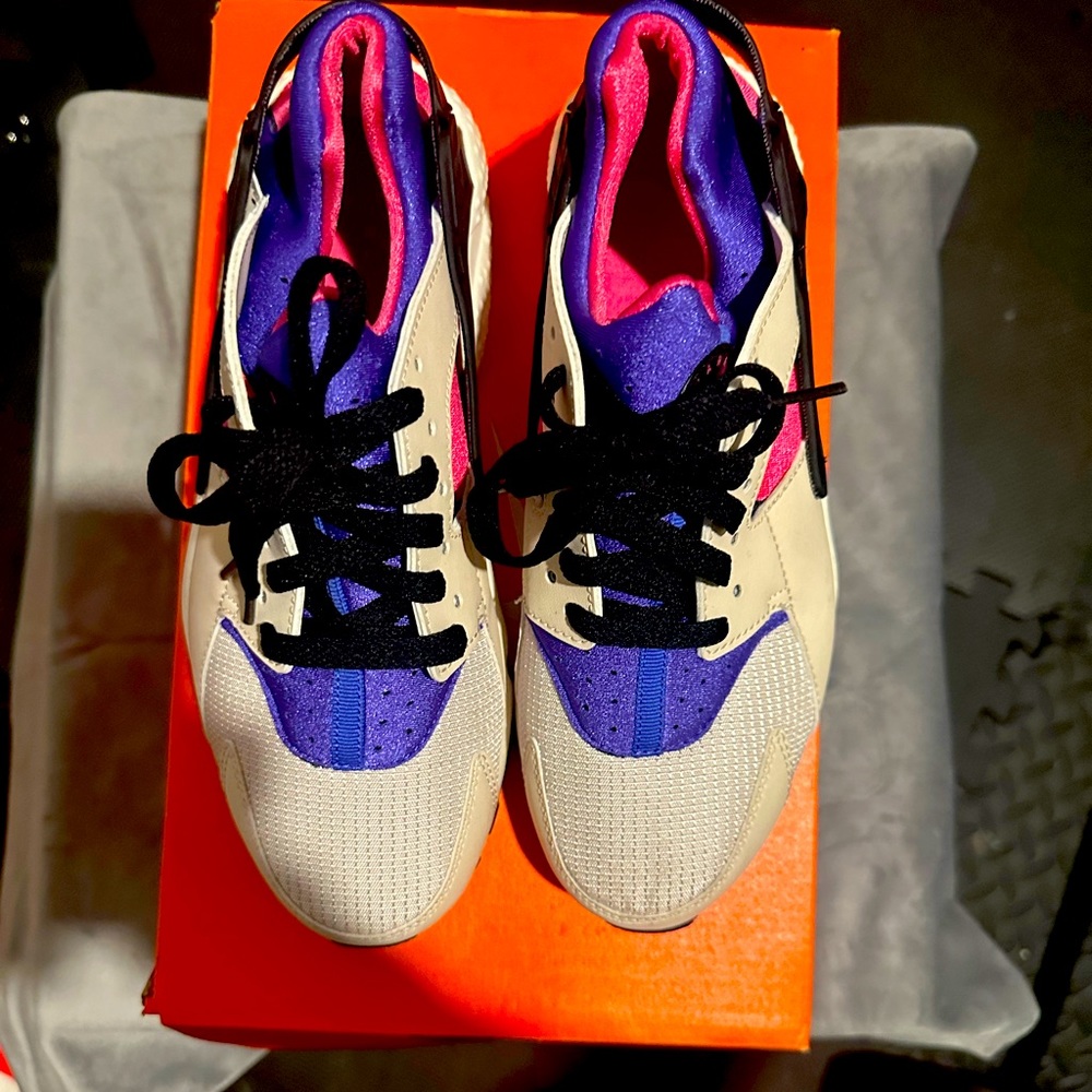 Gently worn  Nike Huarache Shoes